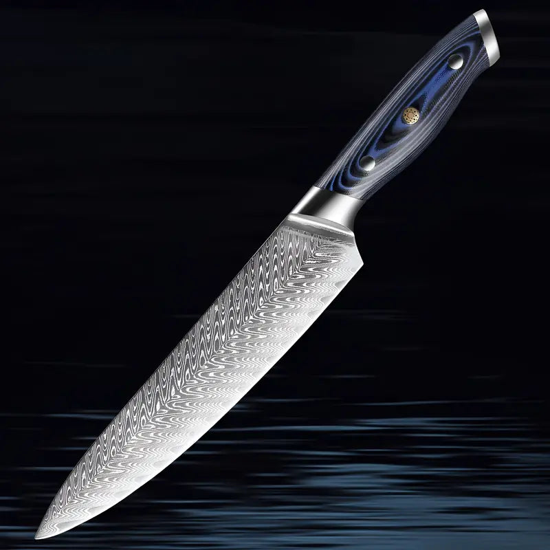 Gyuto japonais Chef Royal mis en scène sur fond sombre, soulignant les détails du motif damas et du manche contrasté.