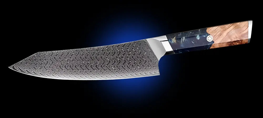 Vue latérale du Kiritsuke japonais Chef Légendaire, lame longue et anguleuse en damas 67 couches, manche en bois stabilisé et résine.