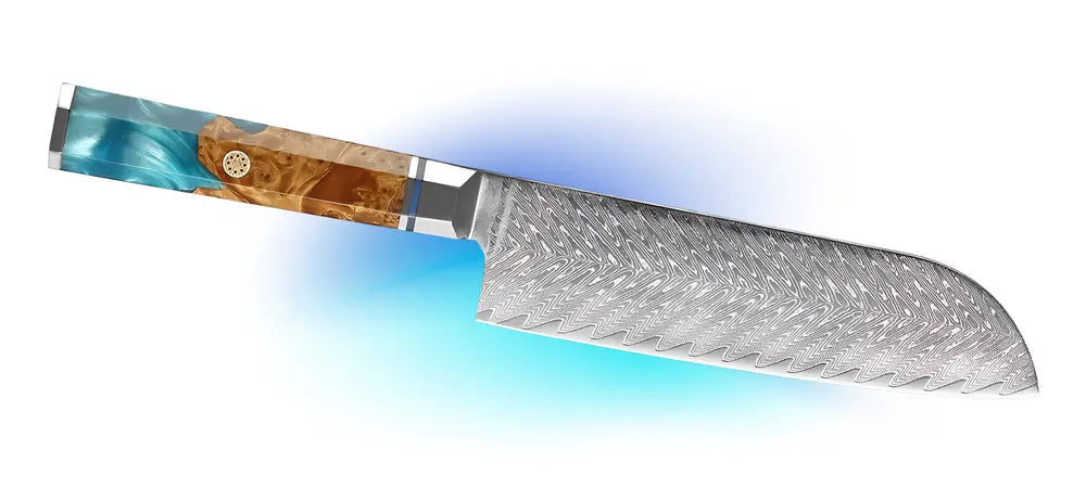 Couteau Santoku Japonais avec un manche en bois stabilisé et résine bleu.