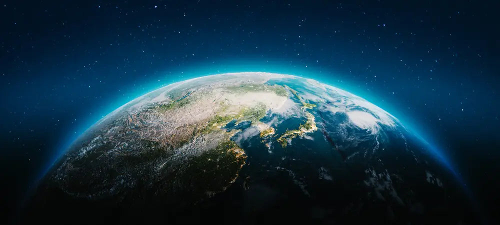 Vue de la planète Terre, symbolisant un monde à reconnecter à l'authenticité, mission que Damasora poursuit à travers l’artisanat durable.