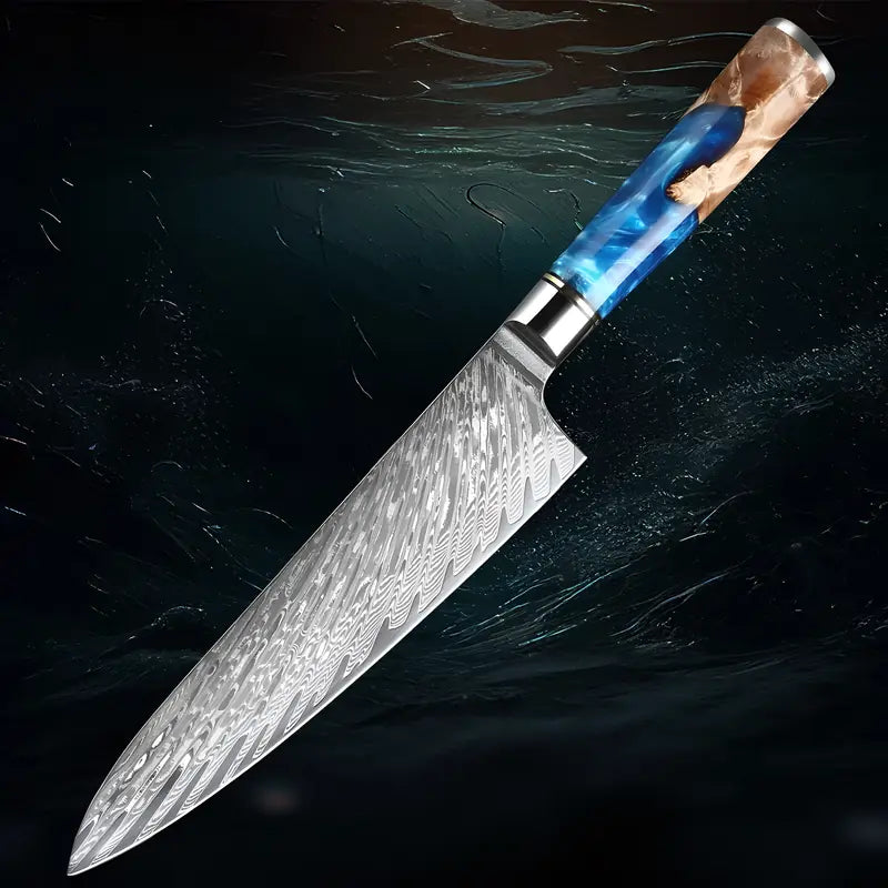 Gyuto Ciel de Nara mis en valeur sur fond sombre à texture aquatique, soulignant le contraste de son manche bleu et lame claire.