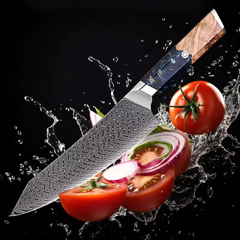 Mise en scène du couteau Chef Légendaire avec légumes tranchés et projection d’eau sur fond noir.
