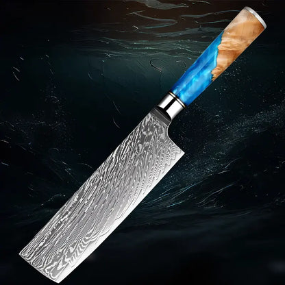 Nakiri Ciel de Nara mis en scène sur fond aquatique sombre soulignant son élégance et sa pureté.