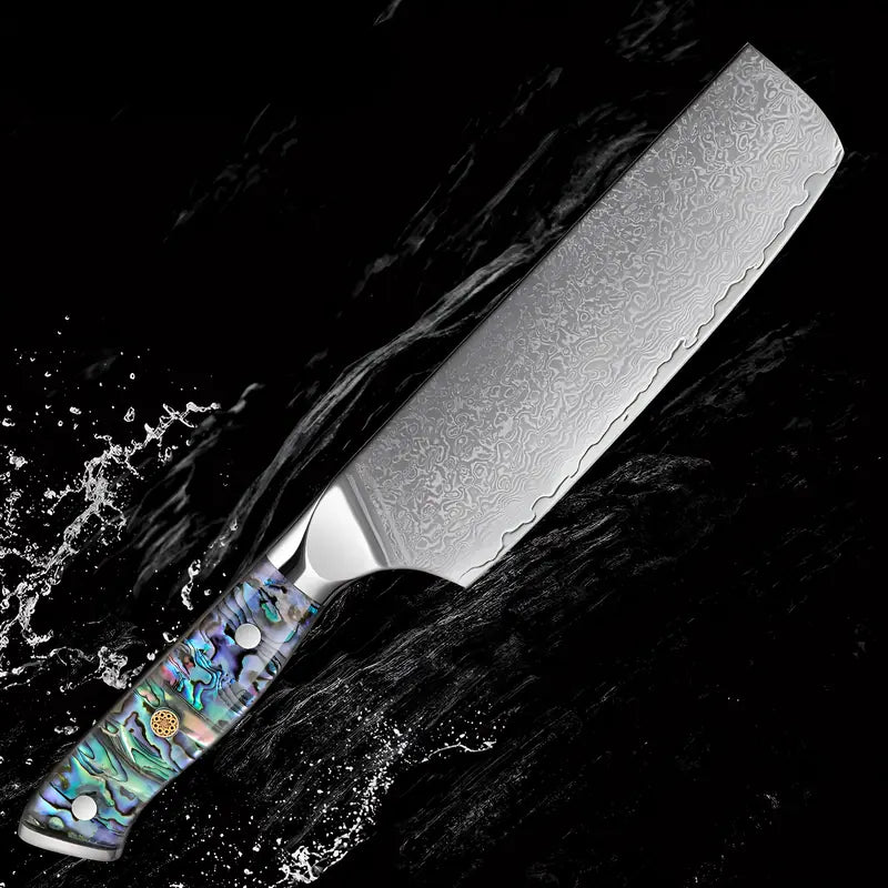Nakiri Lame Céleste mis en scène sur fond noir effet aquatique mettant en valeur son esthétique céleste et sa lame fine.