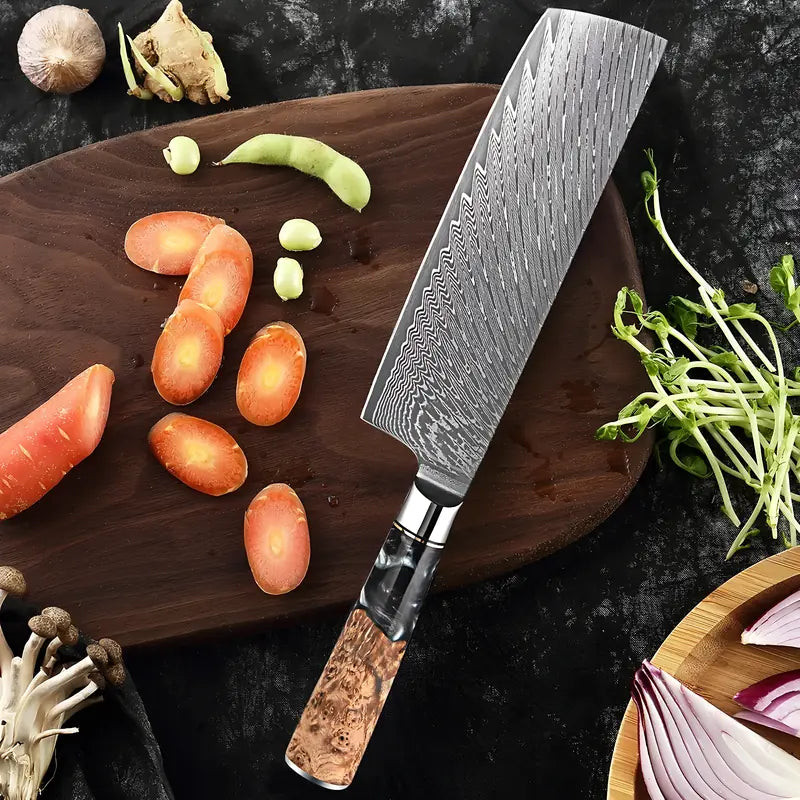 Couteau Nakiri Essence de Tsubaki présenté sur une planche en bois avec légumes colorés fraîchement coupés.