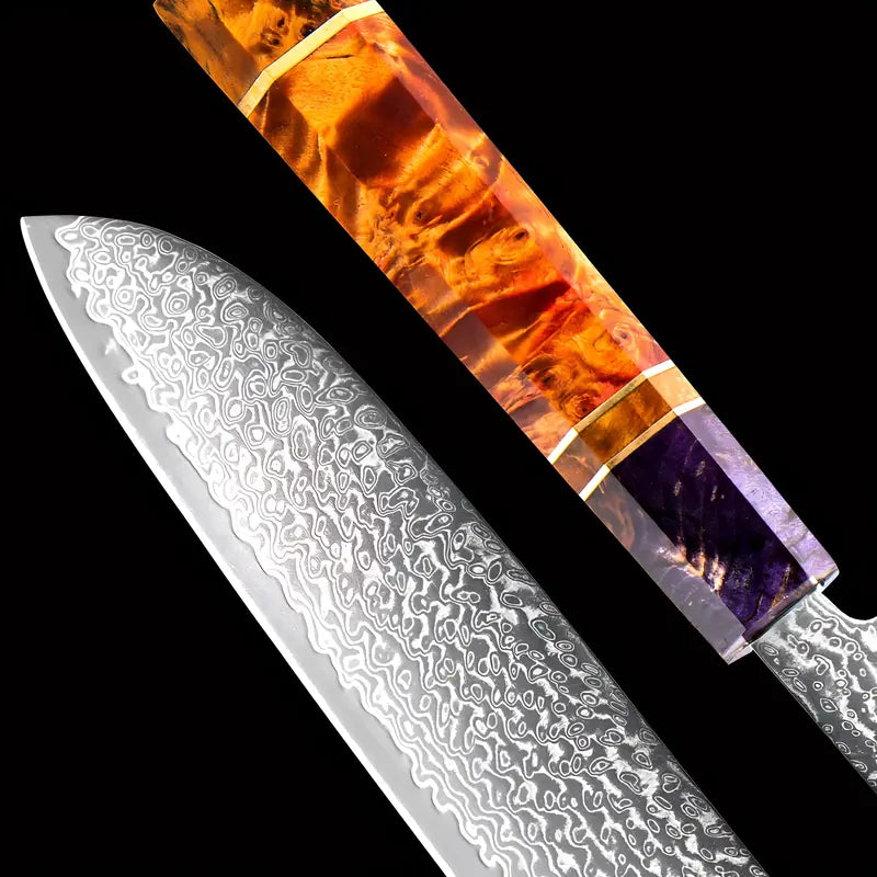 Zoom sur la lame en acier damassé 67 couches et le manche multicolre du couteau d’office Fleur du Katana.