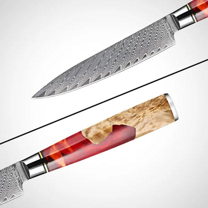 Couteau Petty Flamme de Kyoto affiché en deux parties sur fond blanc détail de la lame damas et du manche rouge et bois.