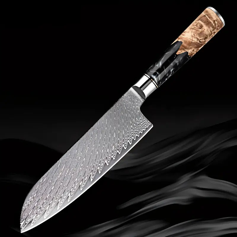 Couteau Santoku haut de gamme en acier damas 67 couches, mis en valeur sur fond noir élégant.
