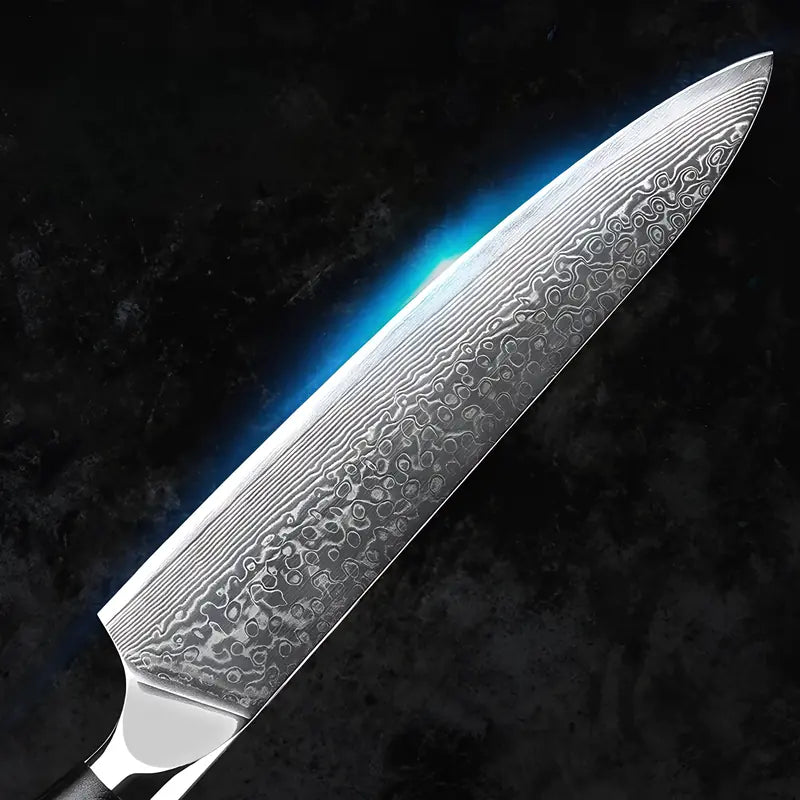 Lame du Gyuto Lame du Gardien vue de côté, mettant en évidence les motifs damas et le biseau de coupe.